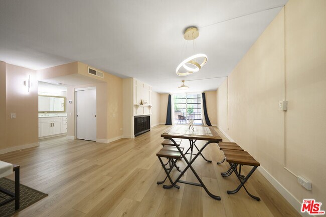 Building Photo - 421 La Fayette Park Pl