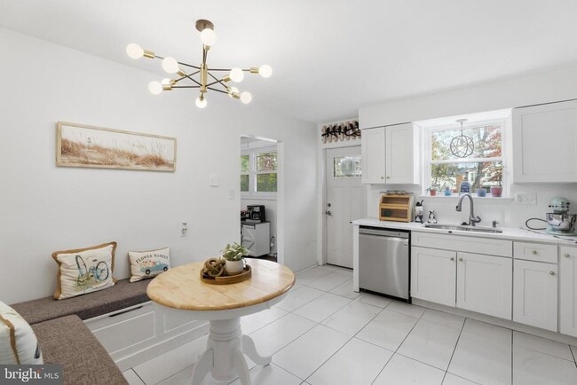 Building Photo - 6906 Berkshire Dr