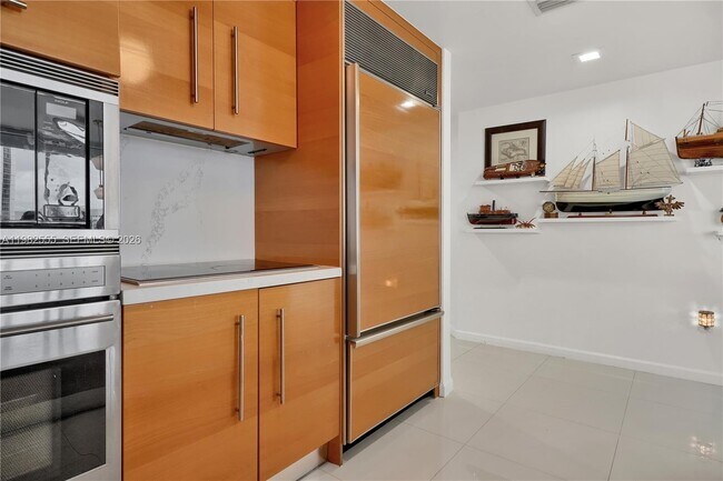 Building Photo - 465 Brickell Ave