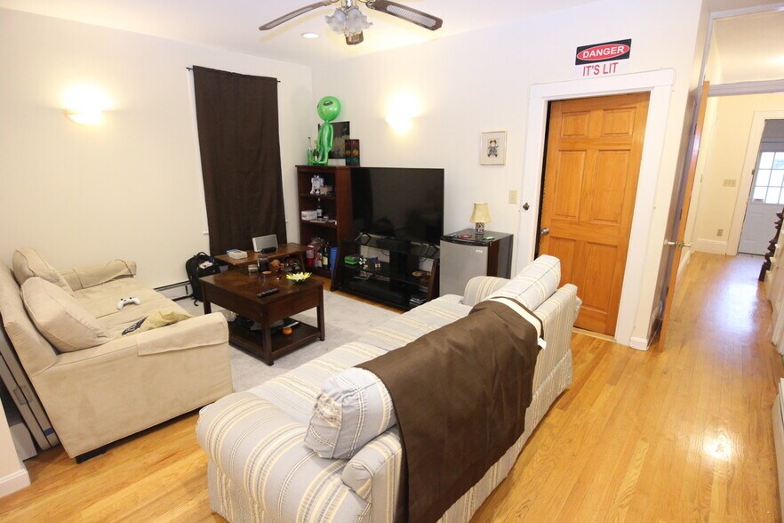 Building Photo - 414 Western Ave