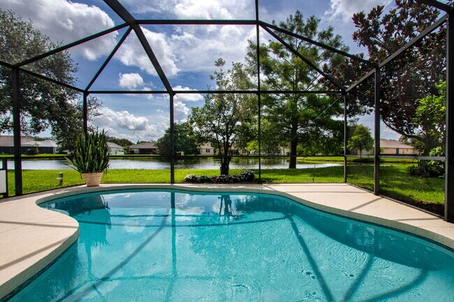 Building Photo - Luxurious Lakefront Living: Spacious 4-Bedroom Home with Pool and Guest Suite in Lakewood Ranch