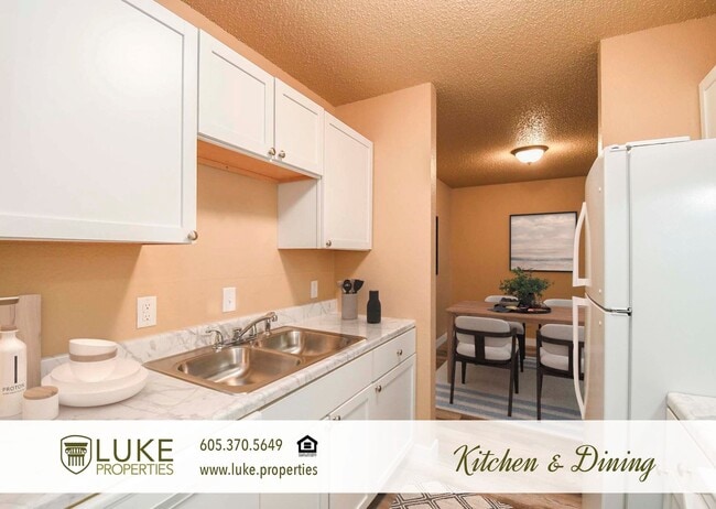 Building Photo - 405 S Sycamore Ave