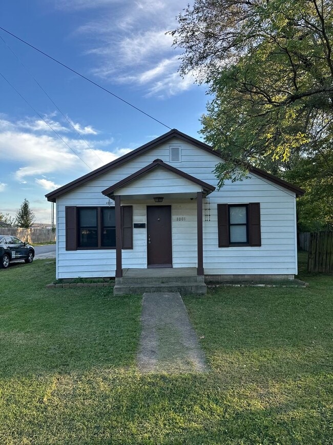 Building Photo - Available May 1st! 3-Bed, 1-Bath Home in Central Springdale!