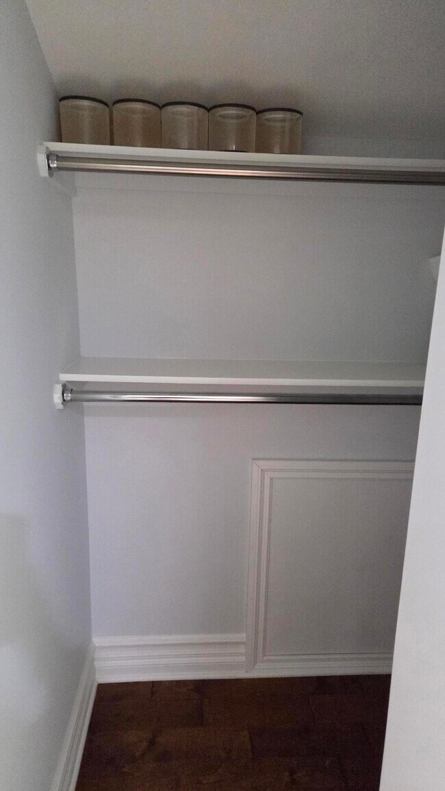 Building Photo - 934 W Huron St