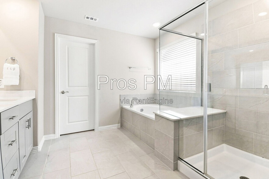 Building Photo - 2625 Amistad Ln