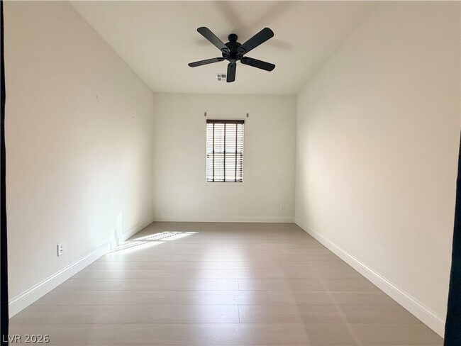 Building Photo - 2117 Thames View St