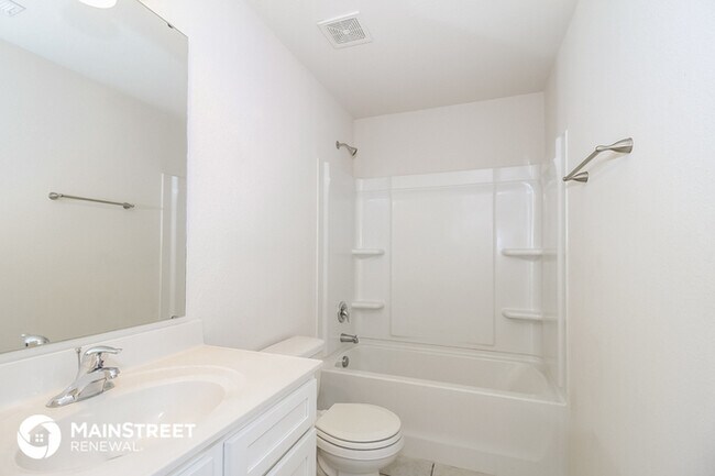 Building Photo - Your Dream Home Awaits!