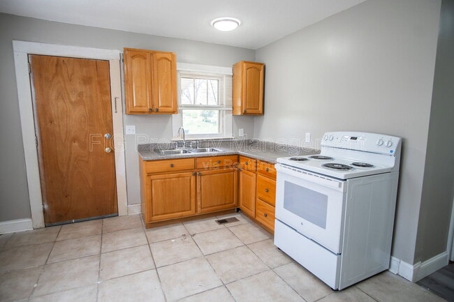 Building Photo - 5804 Old Rutledge Pike