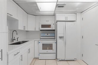 Building Photo - 2790 NE 201st Terrace