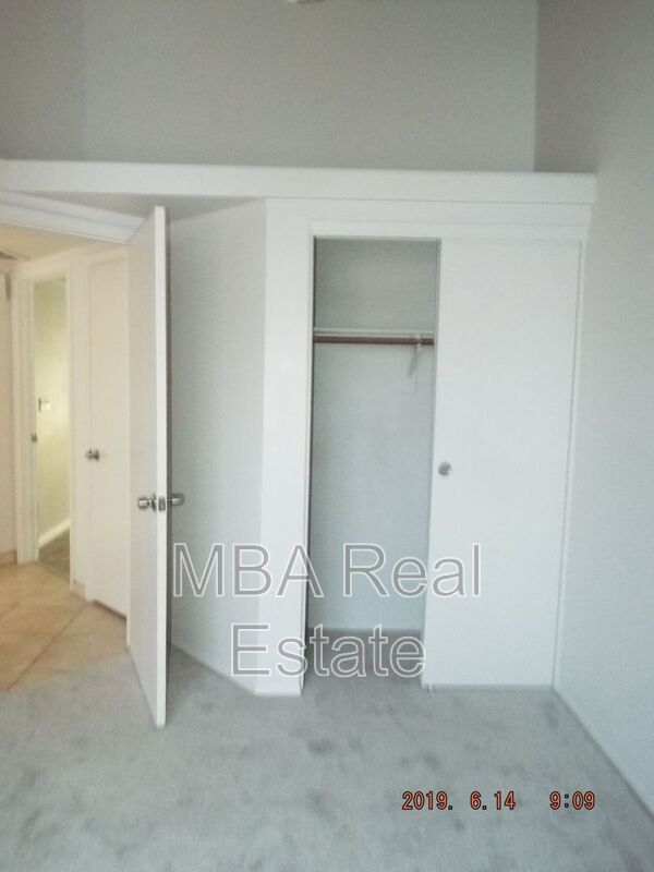 Building Photo - 5648 W Villa Theresa Dr