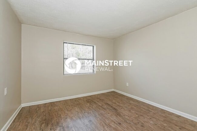 Building Photo - 4 Bedroom Pet-Friendly Home in Jacksonville, FL with Main Street Renewal