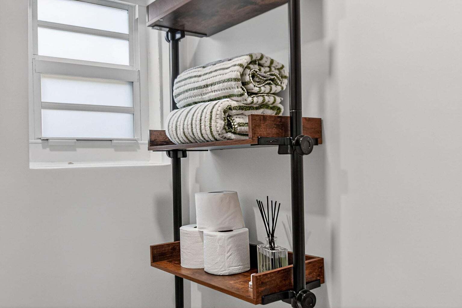 Building Photo - 1511 S Palmway