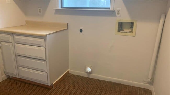 Building Photo - 609 Bissonet Ln