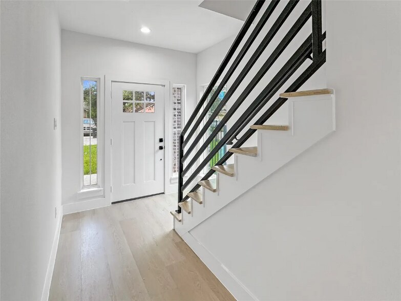 Building Photo - 8131 Woodward St