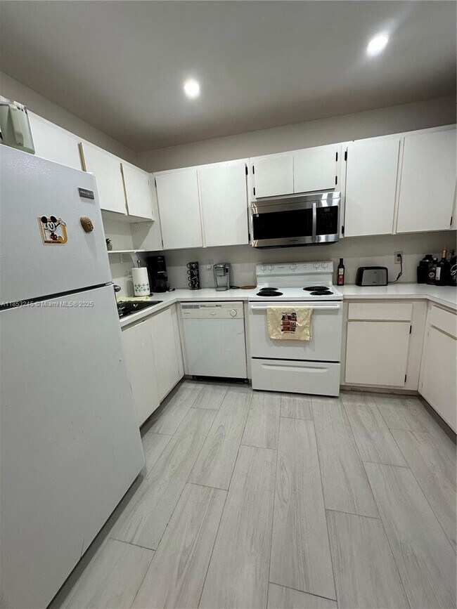 Building Photo - 8660 SW 149th Ave