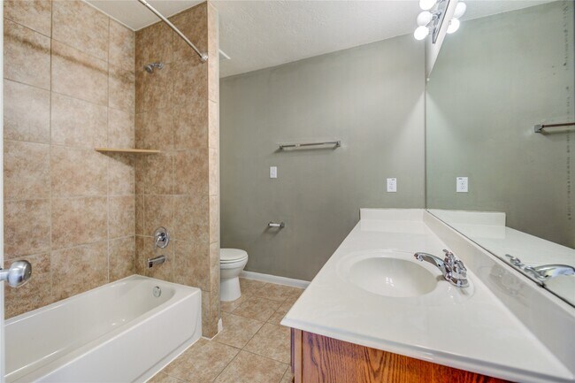 Building Photo - 8422 Sunset Loch Dr