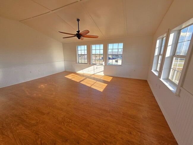 Building Photo - 405 Blue Water Blvd