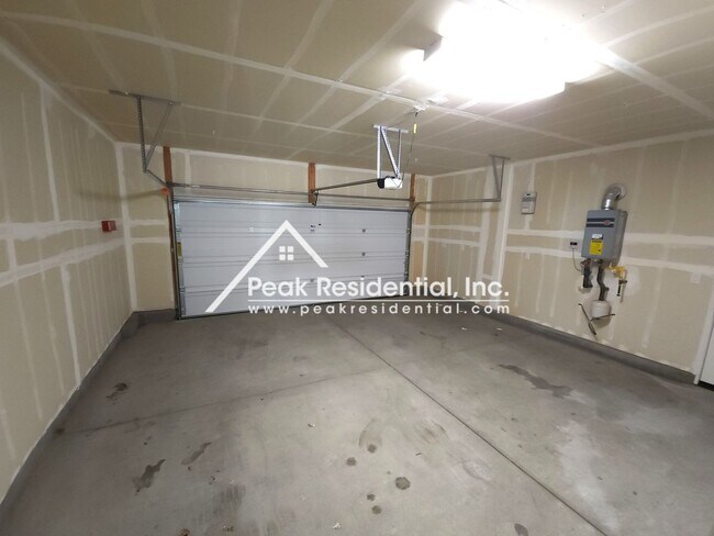 Building Photo - Newer North Natomas 3bd/2.5ba House with Loft & 2 Car Garage