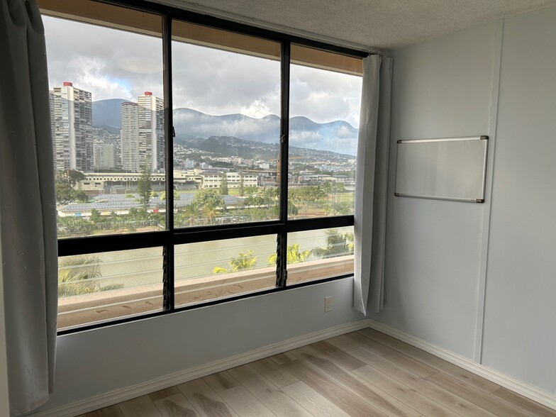 Building Photo - 2121 Ala Wai Blvd
