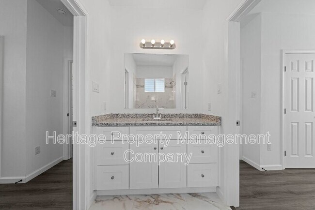 Building Photo - 323 Gabriel