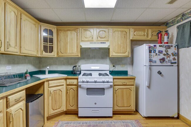 Building Photo - 7 Creekside Ln