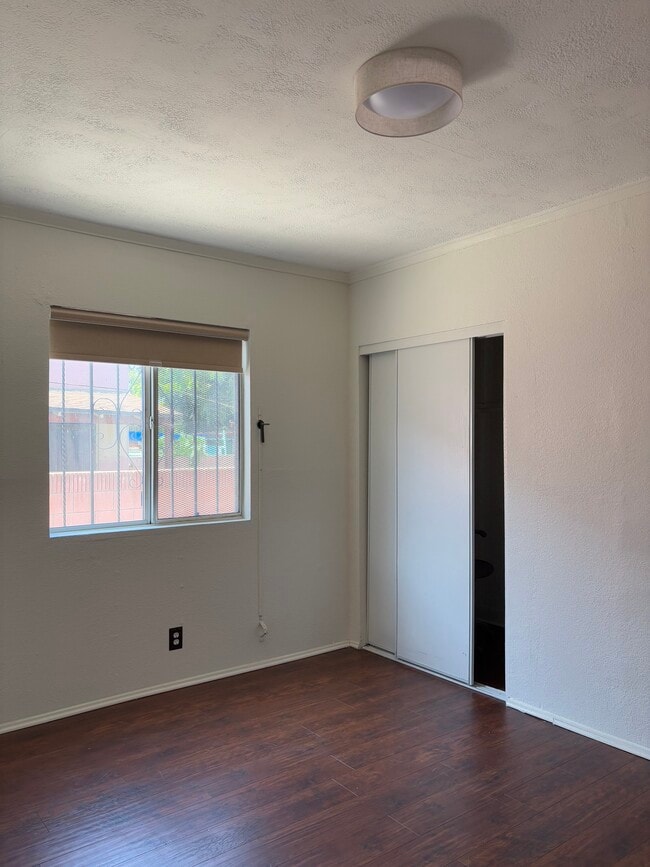 Building Photo - 2051 Burnside Ave