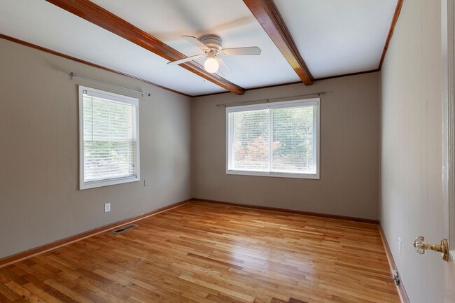 Building Photo - OPEN HOUSE:Spacious 3 beds & 3 Full Baths ...