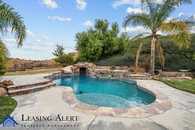 Building Photo - 28475 Nicholas Cir