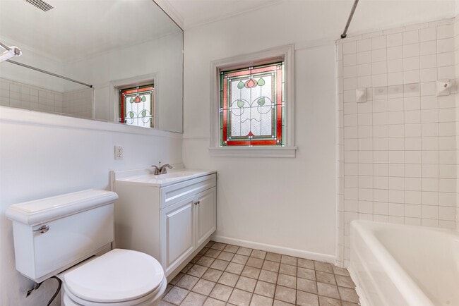 Building Photo - 2415 Elmen St