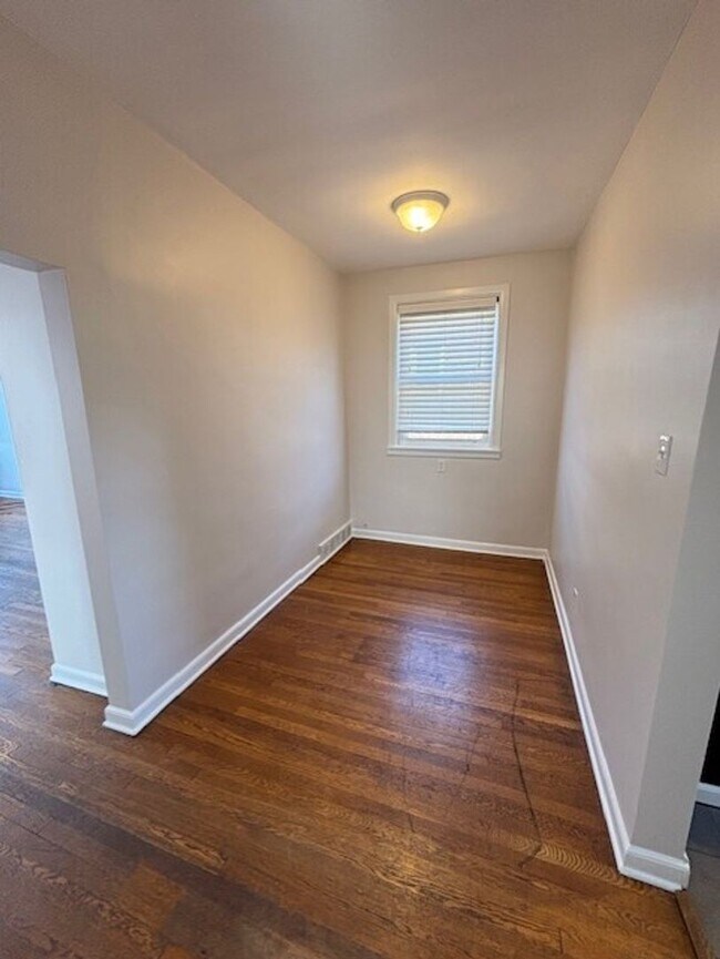 Building Photo - 2709 Pyramid Ave