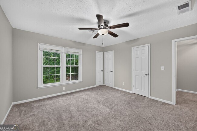 Building Photo - 226 High Creek Dr