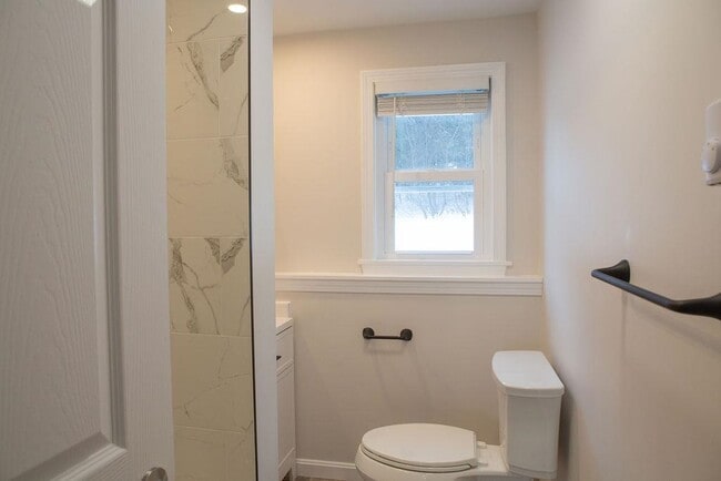 Building Photo - 180 N Main St