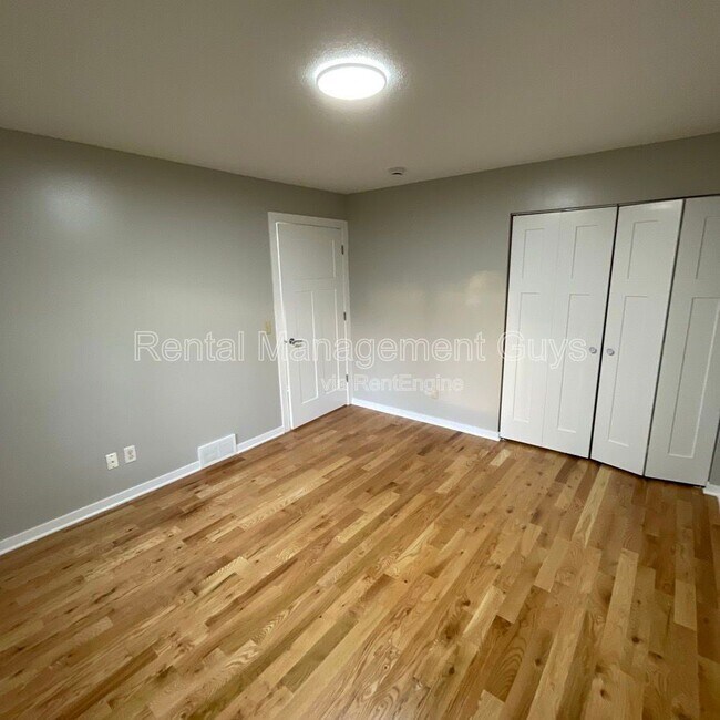 Building Photo - 8229 Halifax Ct N