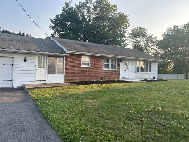 Building Photo - Lovely Single-Family Home