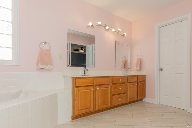 Building Photo - 2644 Waterstone Dr