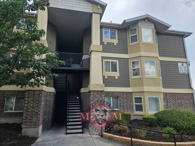 Building Photo - 104 E Resaca Dr