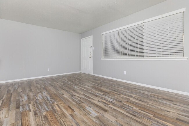 Building Photo - 1212 Hampshire Ln