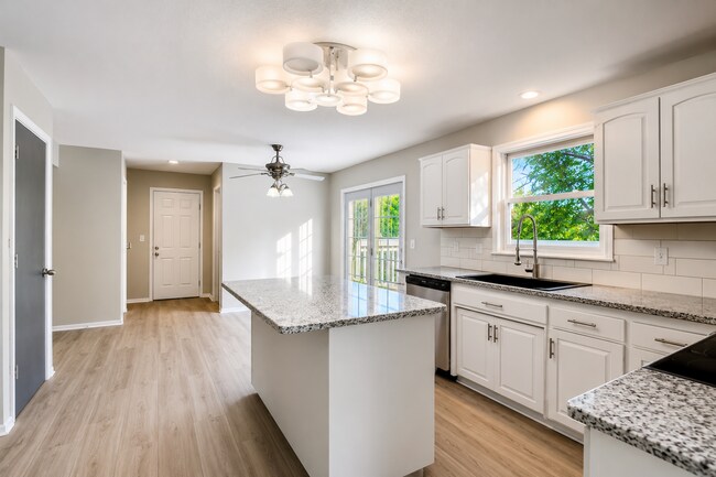 Building Photo - Lovely 4BR 4BA Home in the Best Neighborhood in Sartell!