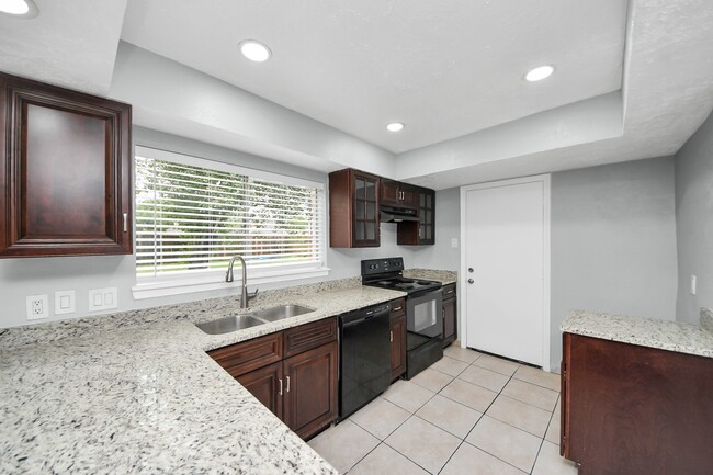 Building Photo - 16618 Lonesome Quail Dr