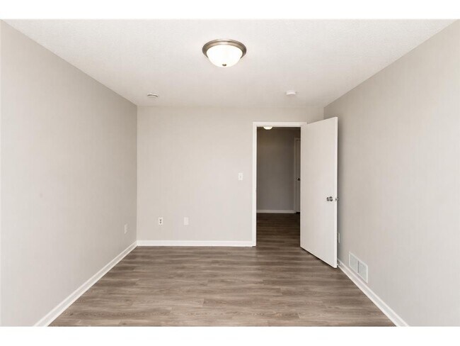 Building Photo - 2331 N Sheridan Ave