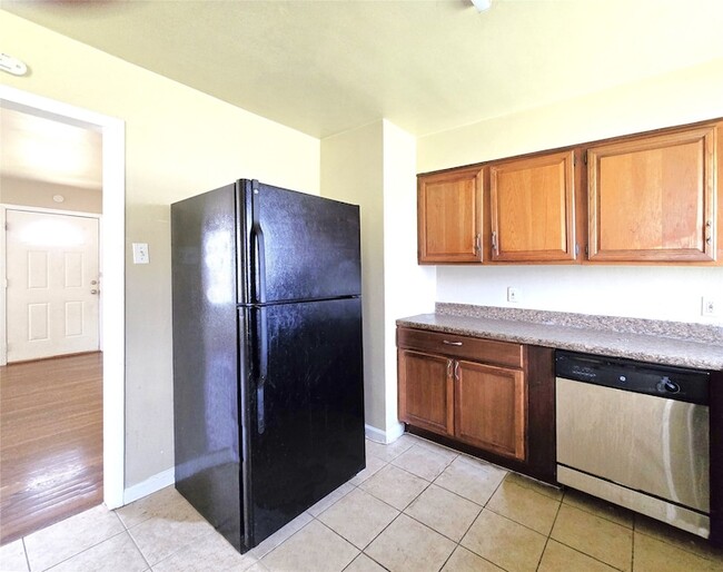 Building Photo - 12121 Hoblitzelle Dr