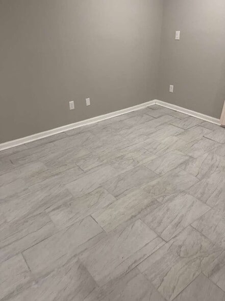 Building Photo - 3575 Oakvale Rd