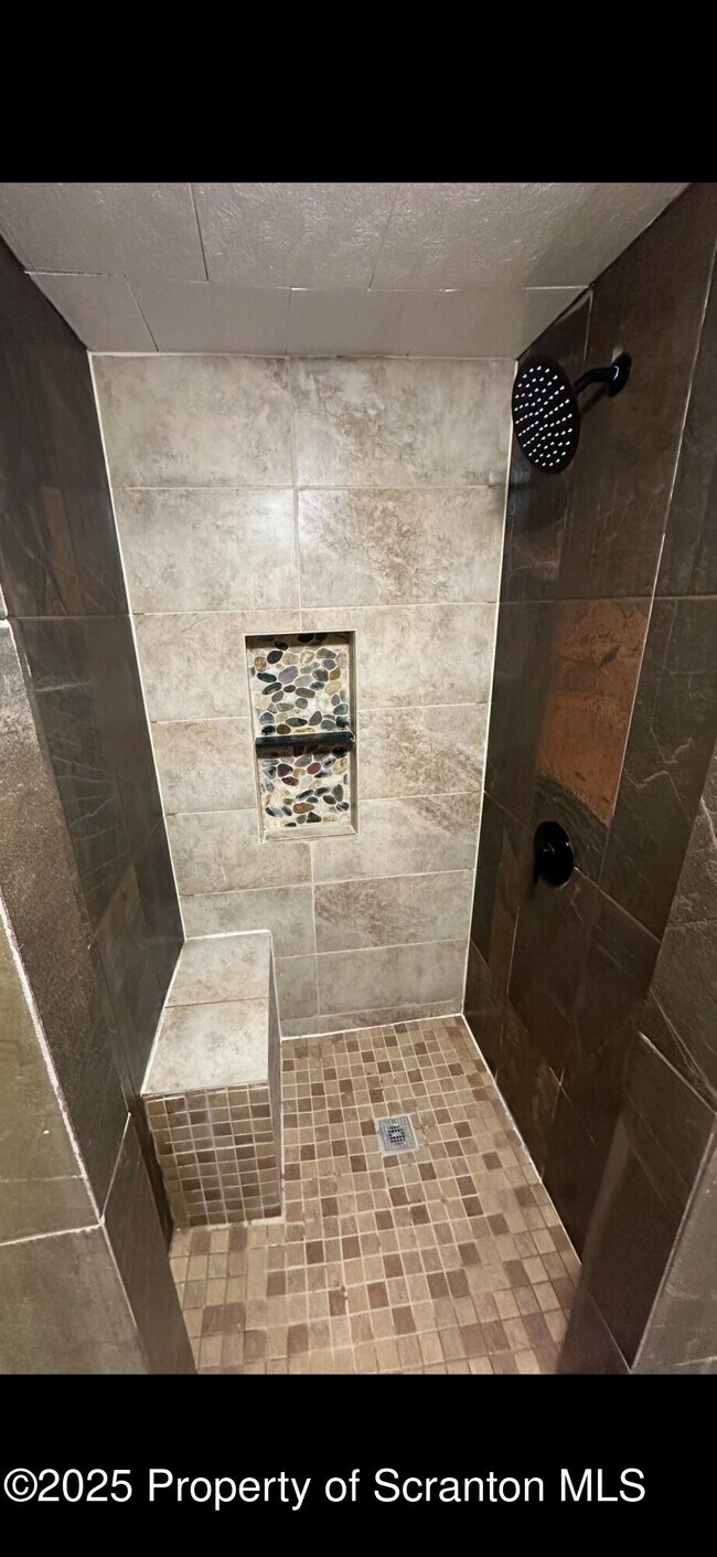 Building Photo - 833 George St