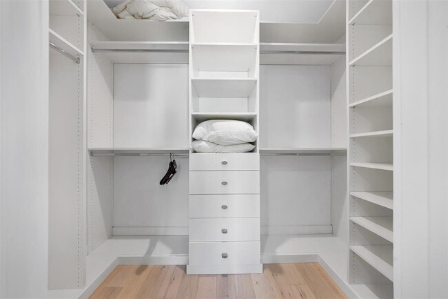 Building Photo - 2001 Marietta Dr