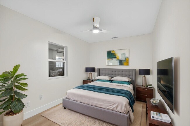 Building Photo - 1221 Singer Dr