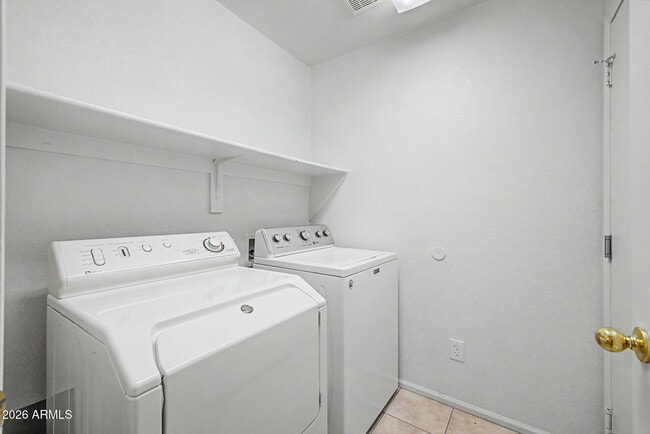 Building Photo - 3626 E Potter Dr