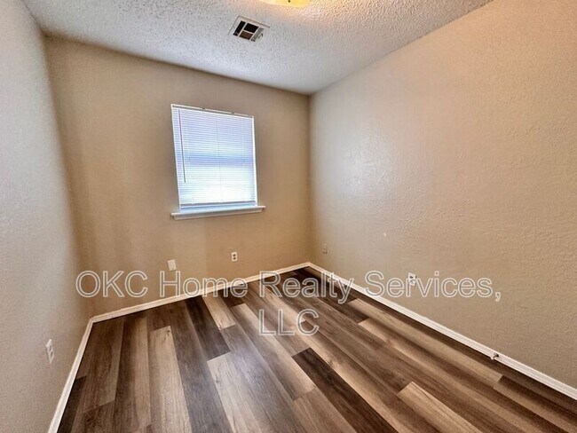 Building Photo - 109 SE 42nd St