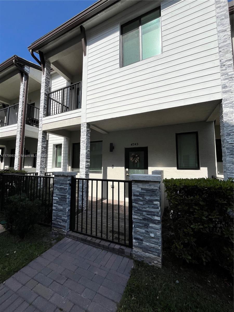 Building Photo - 4745 NW 83rd Pky