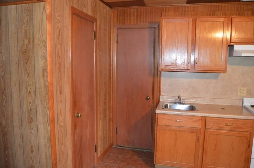 Building Photo - 4826 W Old Lincoln Way