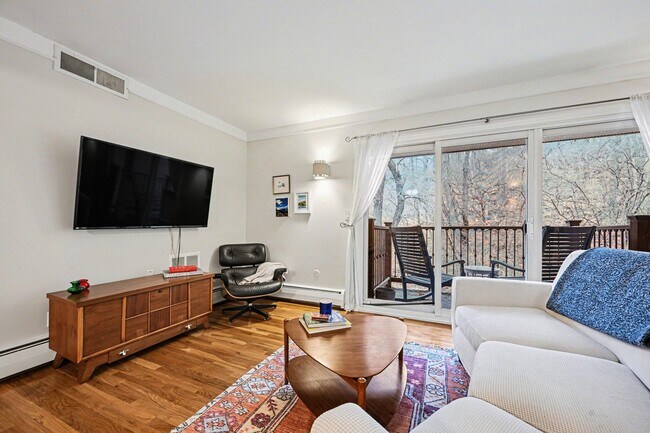 Building Photo - 1245 Island Dr